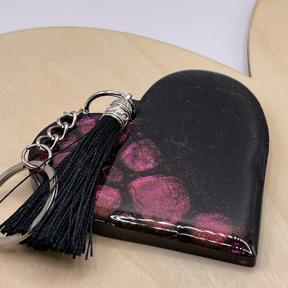 Heart shape resin keychain!